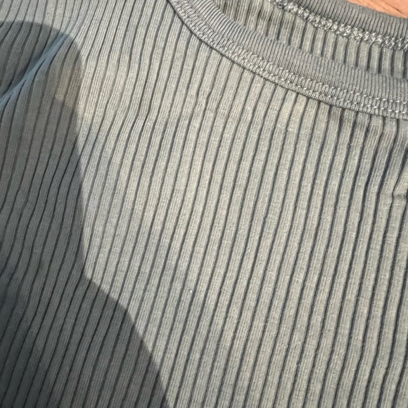 Lot of 4 Old Navy Fitted Square-Neck Ultra-Cropped Rib-Knit Tank Tops - Picture 6 of 6